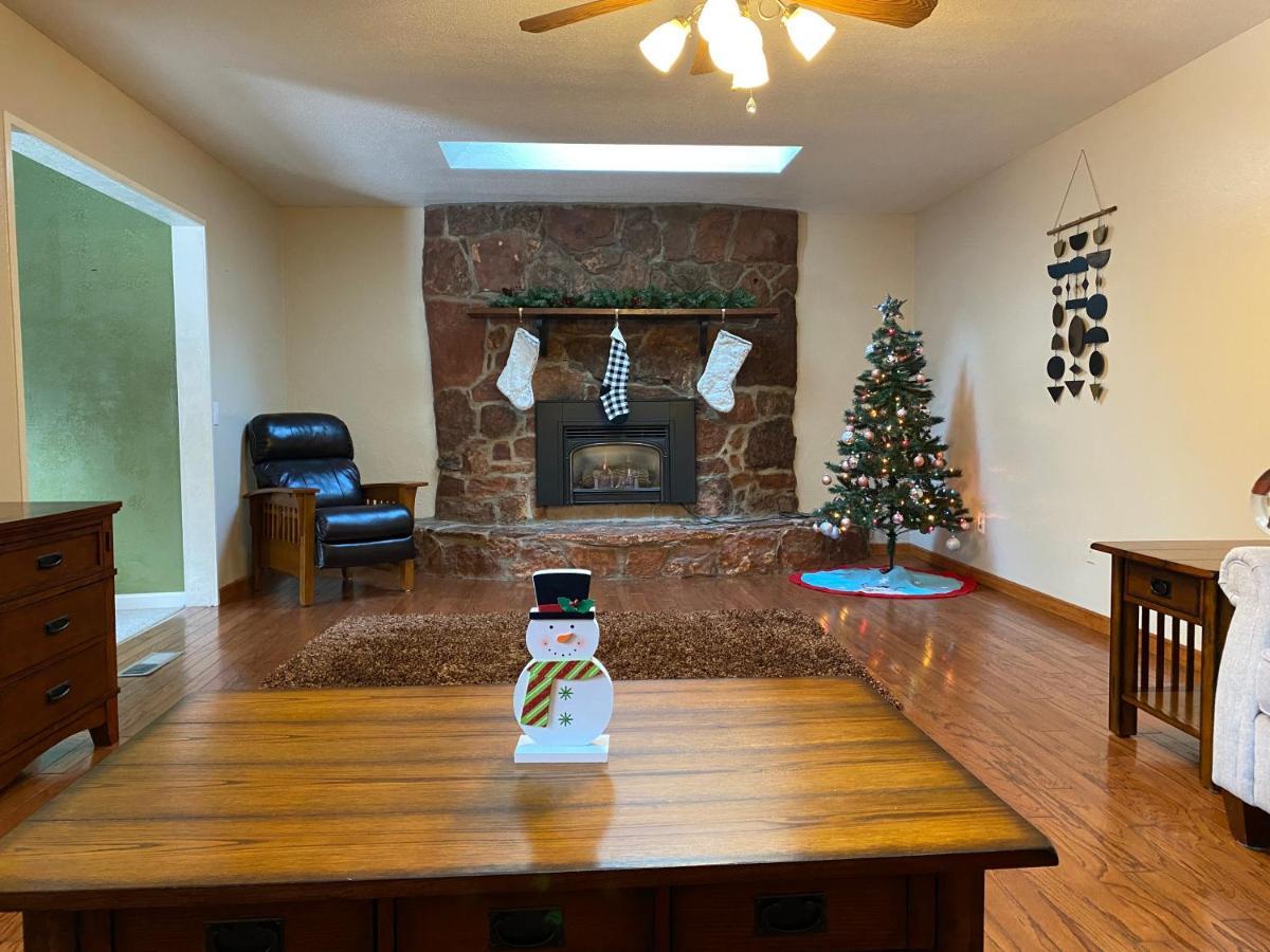 Captivating Continental Country Club Retreat With 4 Bdr And Spacious Deck! Flagstaff Extérieur photo